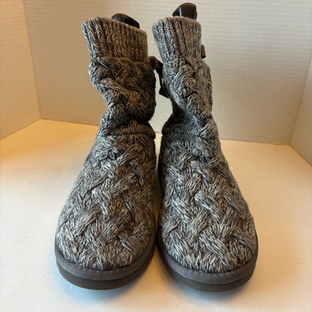 Ugg Australia Gray Cable Knit Lace Boots, Women’s size 7 - Picture 6 of 11